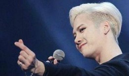 王嘉尔爆料自己对象视频,揭秘神秘女友身份