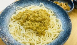 蟹黄拌面爆料配方窍门视频,揭秘视频中的烹饪窍门